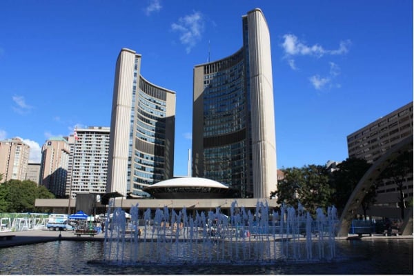 Modern arching building with a fountain at Toronto City Hall