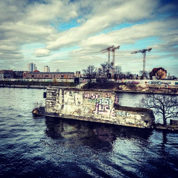 graffiti berlin nikon coolpix s800c