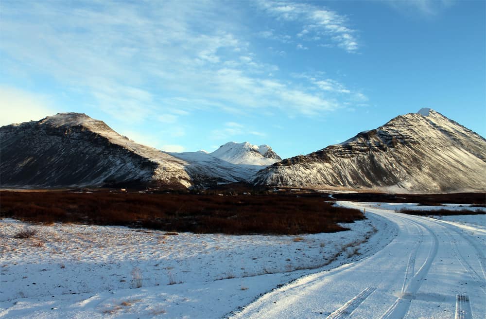 Schneebedeckte Gletscher auf Island Urlaub Winter