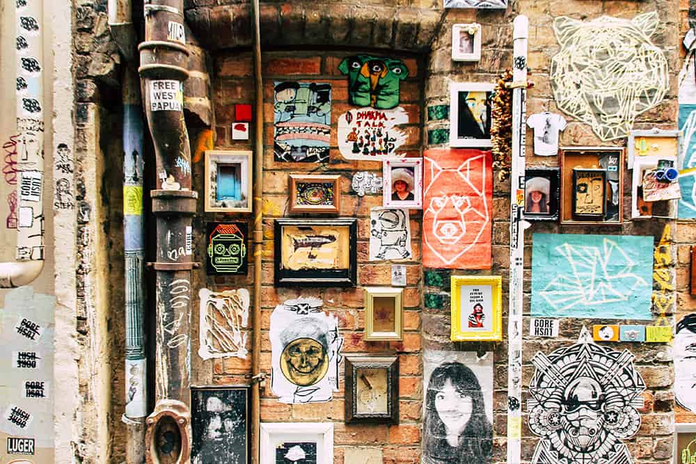 Bilderrahmen an Hauswand in Melbourne