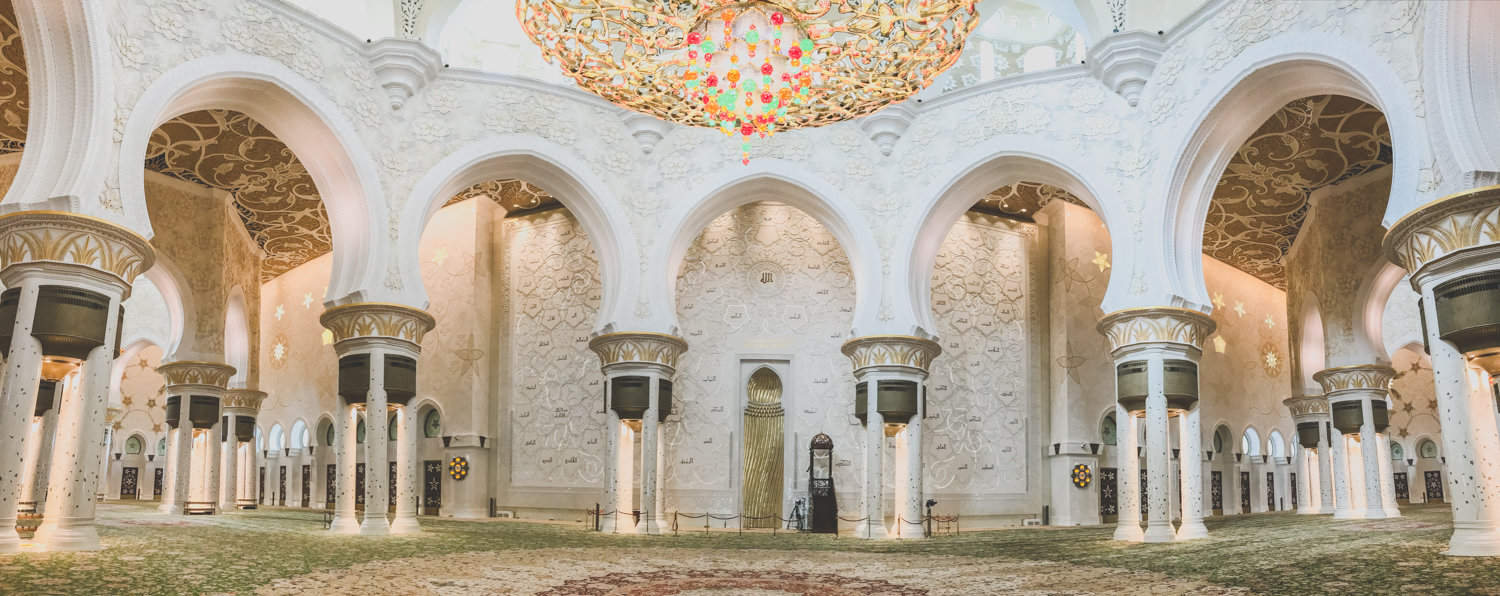 grand mosque abu dhabi inside panorama with white archways