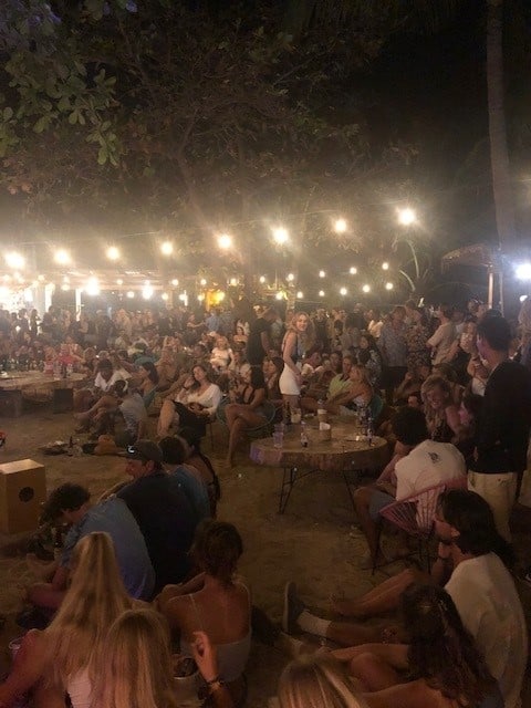 People sitting in a bar and listening to live music